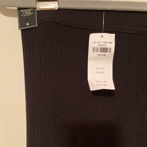 Ribbed fitted midi skirt